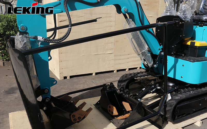 LeKing Machinery sent a batch of KV12 mini excavators to Italy
