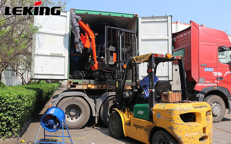 A batch of remote control excavators from LeKing Machinery are exported to Germany
